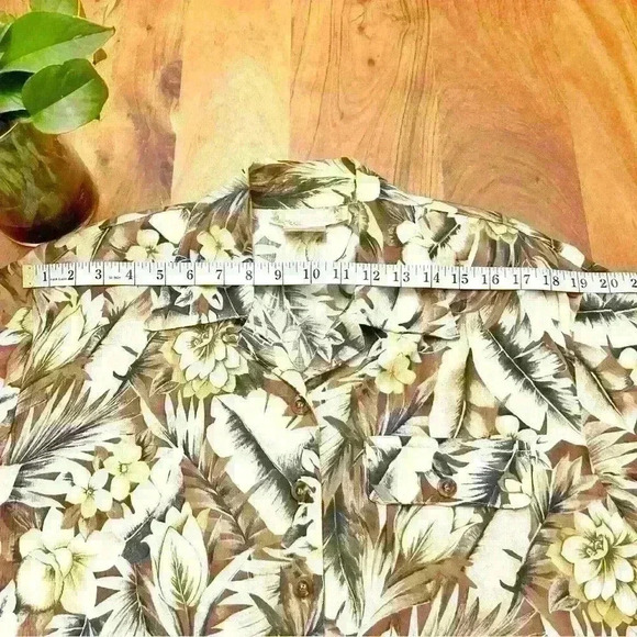 Vintage oversized Hawaiian floral short sleeves button down blouse shirt - Picture 10 of 13